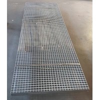 Решетчатый прессованный настил нержавеющий P 33x11 / 30x2 800x800 мм 12Х18Н10Т ТУ 25.11.23-001-64650333-2016