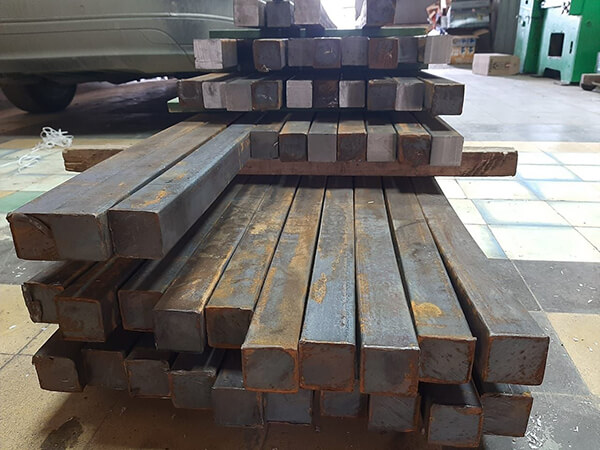 Квадрат стальной горячекатаный 7x7 мм Ст3пс ГОСТ 2591-2006 фото