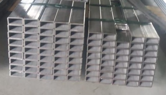 Труба нержавеющая профильная сварная прямоугольная 100x40x4 мм 12Х18Н10Т ГОСТ 8645-68 фото